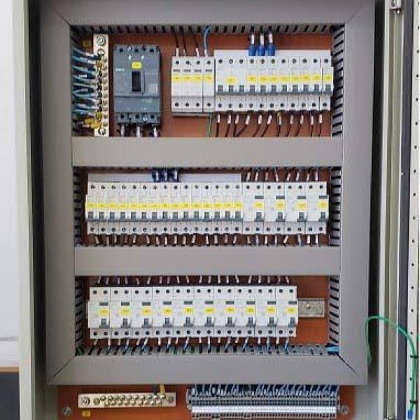 Montagem de Painel Elétrico e de Comando 06